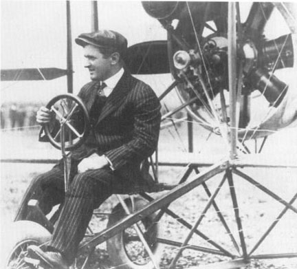 Lincoln Beachey in plane