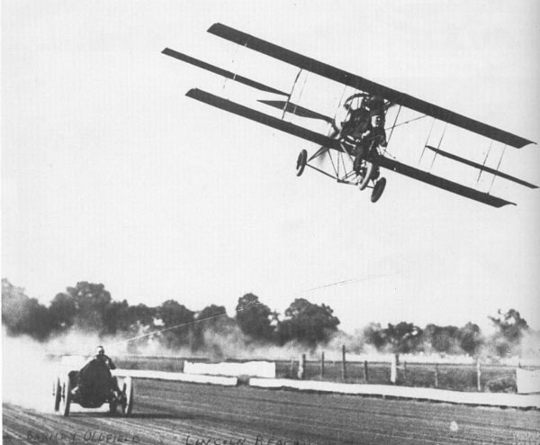 Lincoln Beachey in plane races car