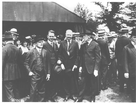 U.S. Army transfers mail to Post Office