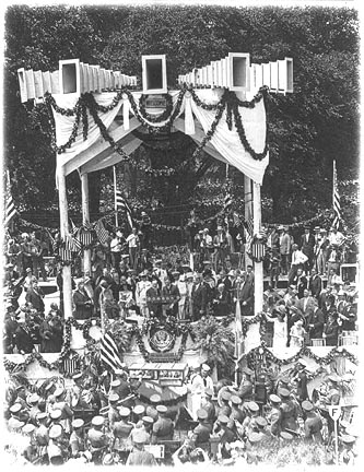 Lindbergh on podium at Washington Monument