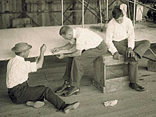 Arch Hoxsey (center) repairing the fabric to a Wright 'transitional' aircraft, Montgomery, Alabama, 1901.
Image credit: Wright State University